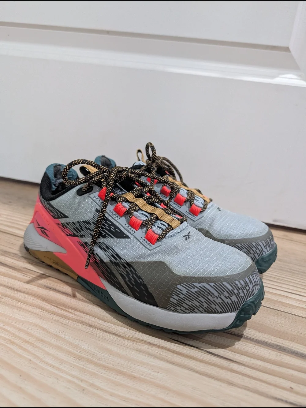 Reebok Floatride Energy 5 Adventure Trail Running Shoes Women's Size 6 Gray Pink